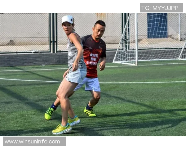 哪个足球明星对中国文化情有独钟并积极参与中外交流活动